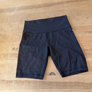 Lululemon like new wonder train shorts